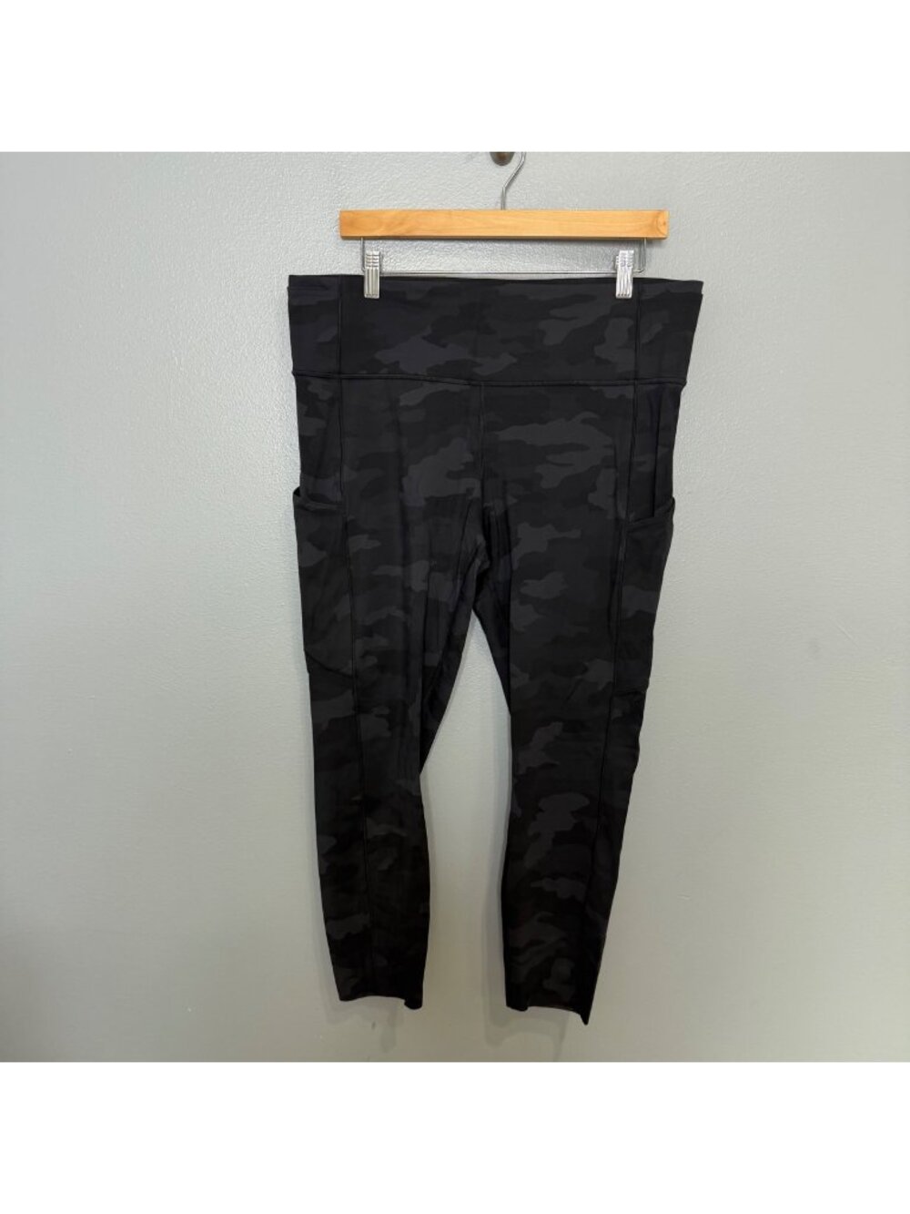 LULULEMON Fast and Free Tight II 25" Nulux in Heritage 365 Camo Deep Coal size 1